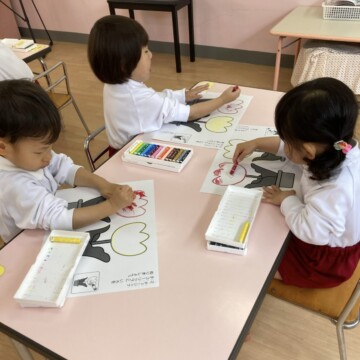 折り紙やクレヨンをしました♪